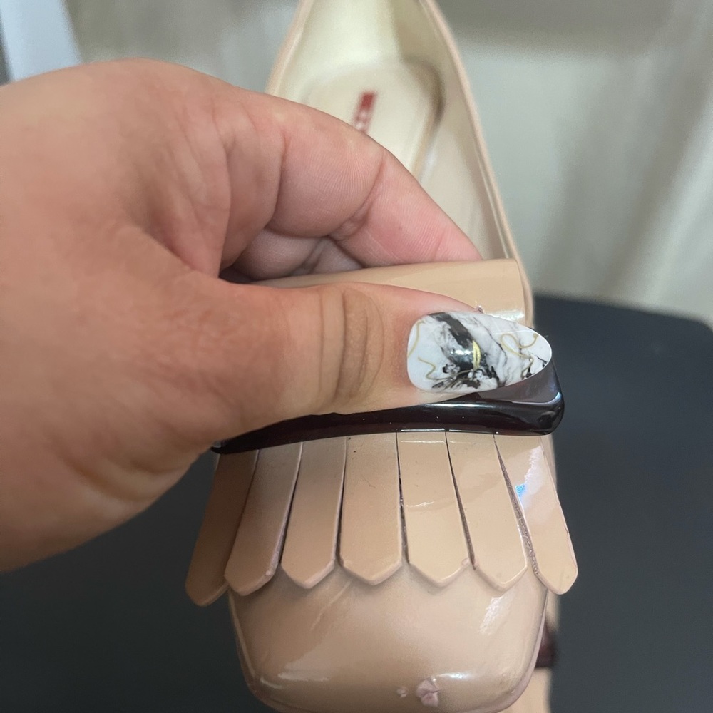 Prada - Picture 2 of 5